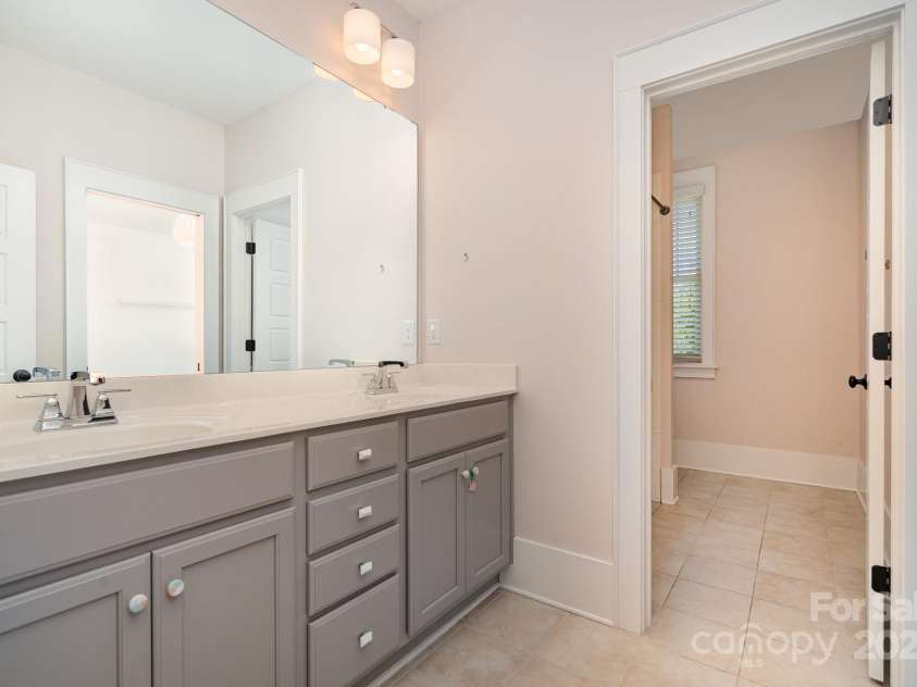 710 Morgan Park Drive, Charlotte, NC 28204.  MLS# CAR4252219, YatesRealty ID 12114. 