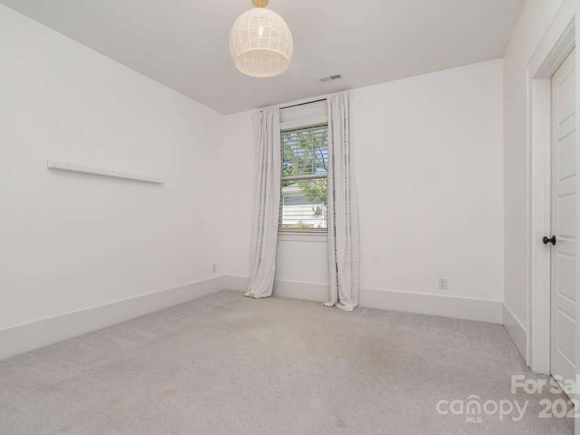 710 Morgan Park Drive, Charlotte, NC 28204.  MLS# CAR4252219, YatesRealty ID 12114. 