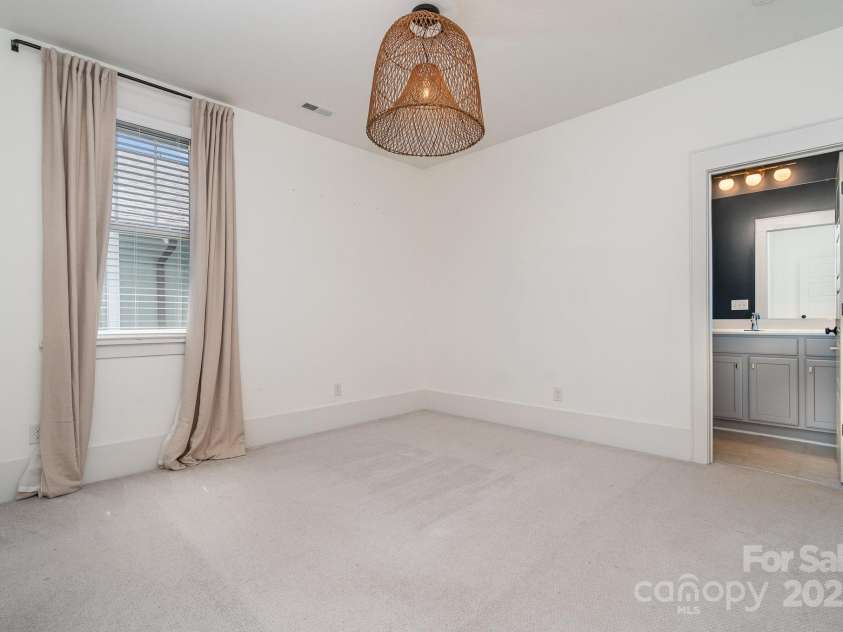 710 Morgan Park Drive, Charlotte, NC 28204.  MLS# CAR4252219, YatesRealty ID 12114. 