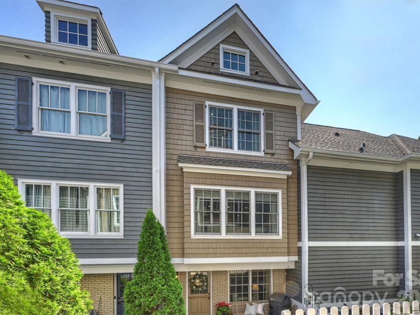 2034 Euclid Avenue, Charlotte, NC 28203.  MLS# CAR4369428, YatesRealty ID 12115. 