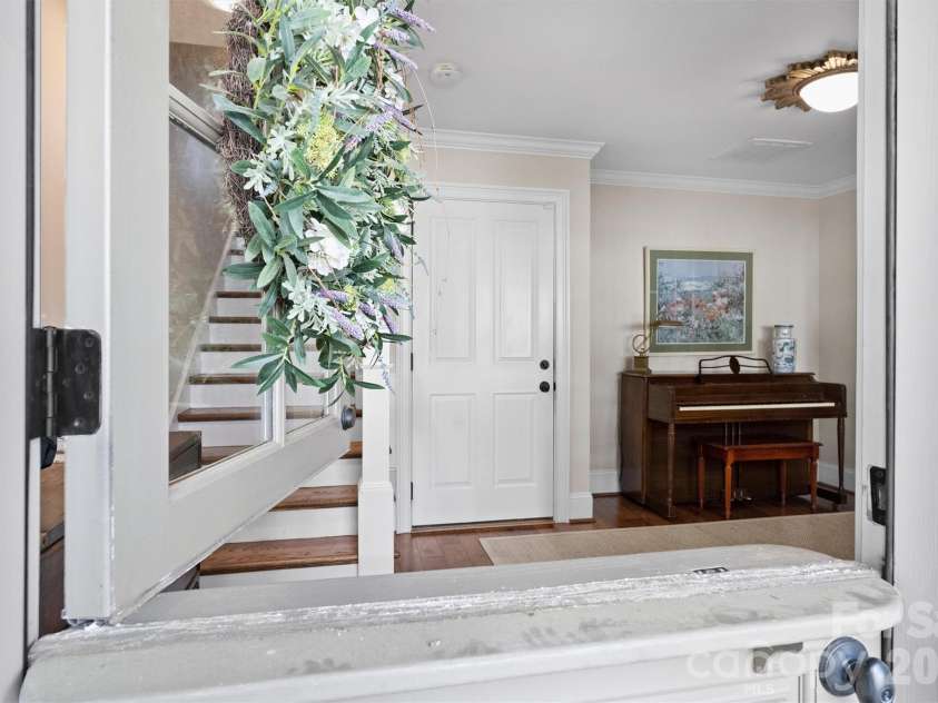 2034 Euclid Avenue, Charlotte, NC 28203.  MLS# CAR4369428, YatesRealty ID 12115. 