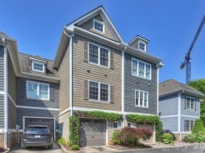 2034 Euclid Avenue, Charlotte, NC 28203.  MLS# CAR4369428, YatesRealty ID 12115. 