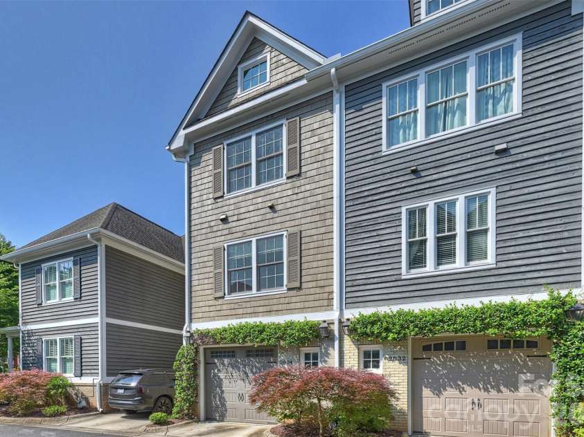 2034 Euclid Avenue, Charlotte, NC 28203.  MLS# CAR4369428, YatesRealty ID 12115. 