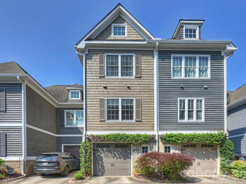 2034 Euclid Avenue, Charlotte, NC 28203.  MLS# CAR4369428, YatesRealty ID 12115. 