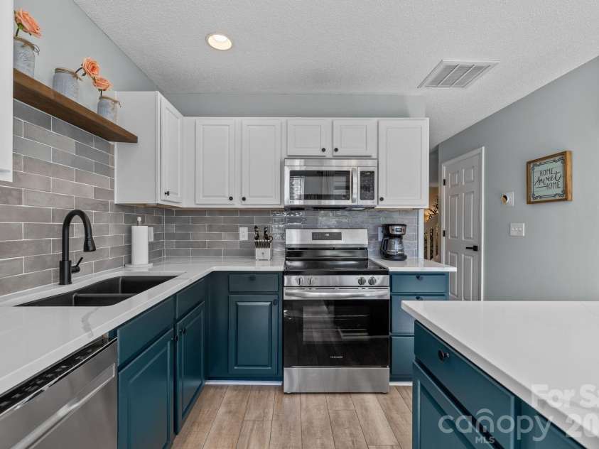 213 Butler Place, Fort Mill, SC 29715.  MLS# CAR4367950, YatesRealty ID 12117. 