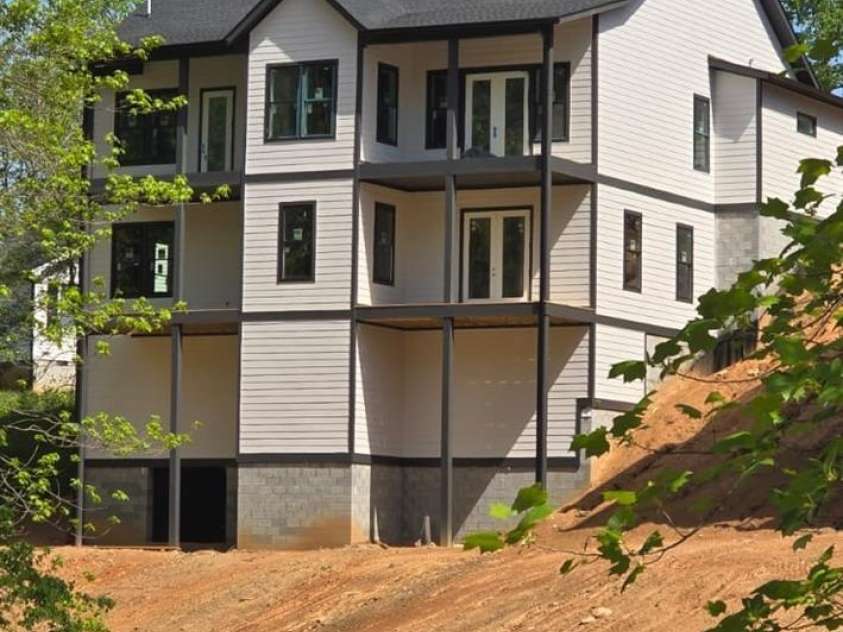 23 George Allen Ridge, Arden, NC 28704.  MLS# CAR4256580, YatesRealty ID 12117. 