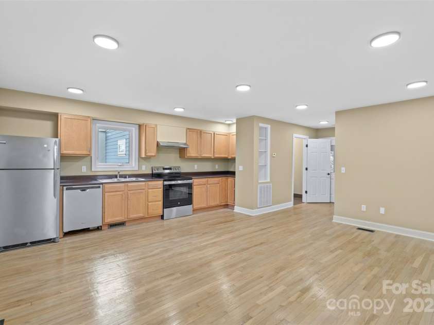 5 Elmore Street, Asheville, NC 28804.  MLS# CAR4252393, YatesRealty ID 12118. Attached studio on the same level featuring a private entrance and full kitchen