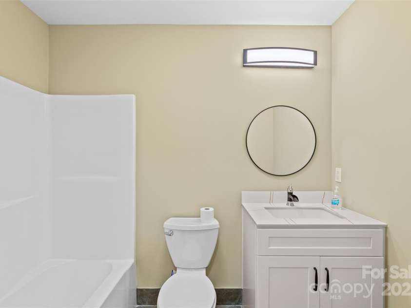 5 Elmore Street, Asheville, NC 28804.  MLS# CAR4252393, YatesRealty ID 12118. Full Bathroom, Studio