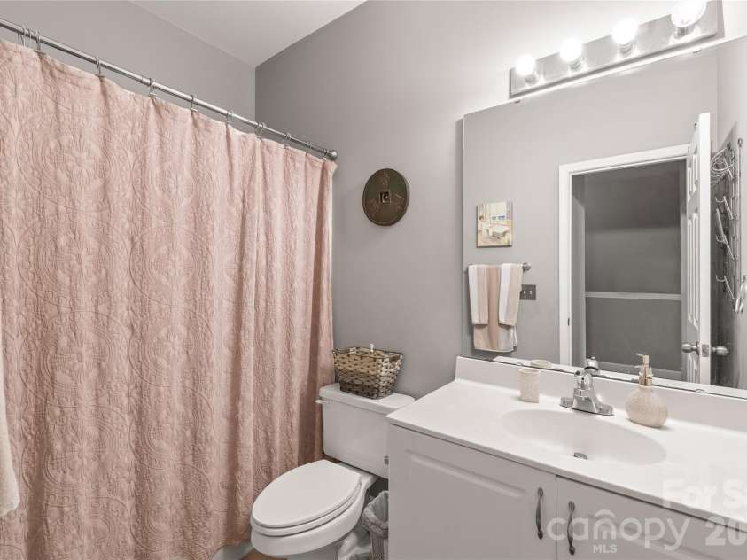 7111 Founders Club Court, Charlotte, NC 28269.  MLS# CAR4370503, YatesRealty ID 12118. Full bathroom