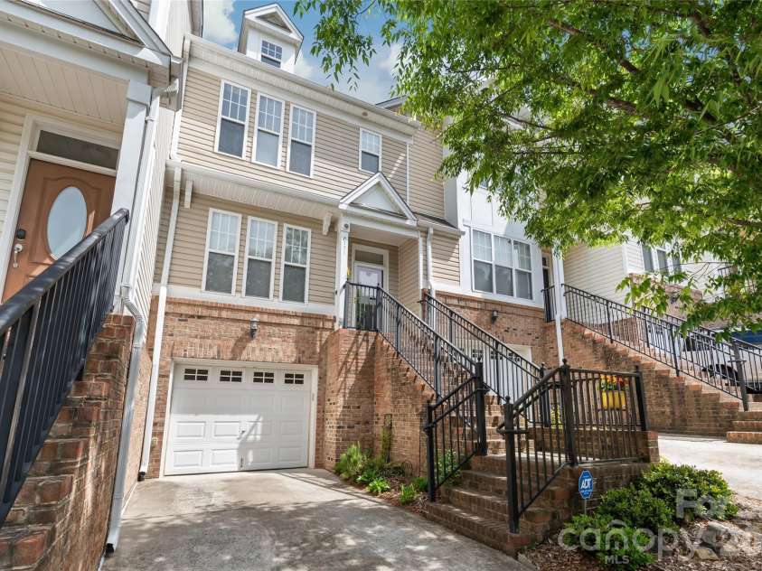 7111 Founders Club Court, Charlotte, NC 28269.  MLS# CAR4370503, YatesRealty ID 12118. Great curb appeal