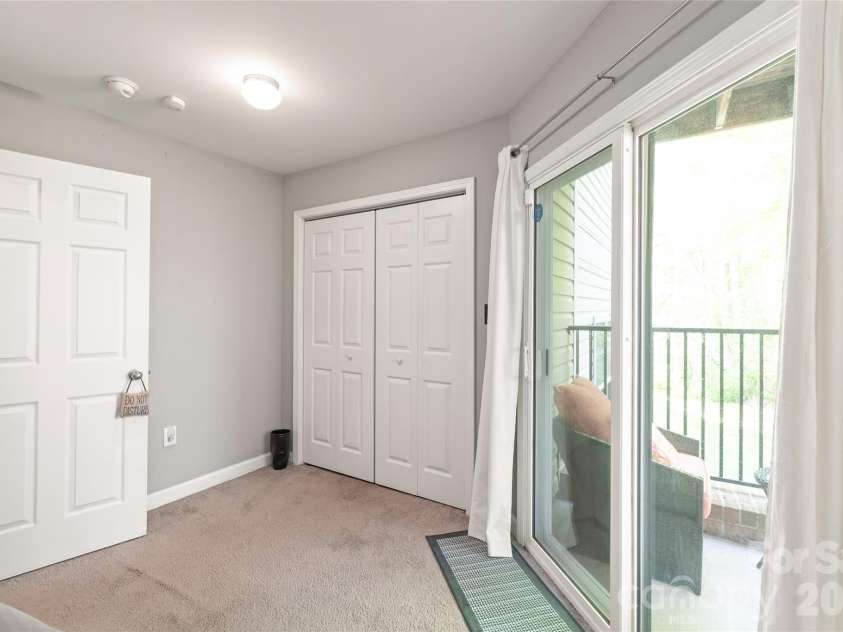 7111 Founders Club Court, Charlotte, NC 28269.  MLS# CAR4370503, YatesRealty ID 12118. Laundry room