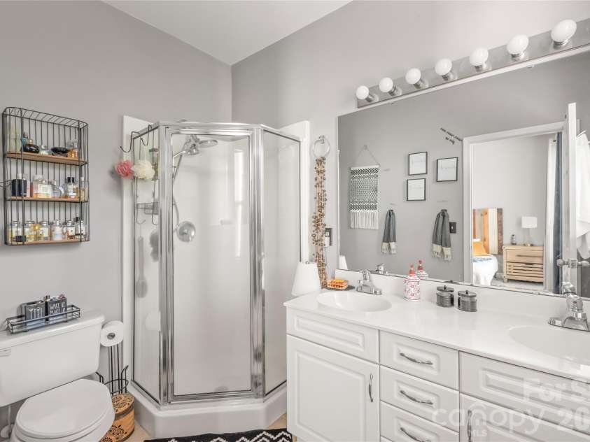 7111 Founders Club Court, Charlotte, NC 28269.  MLS# CAR4370503, YatesRealty ID 12118. Primary bathroom