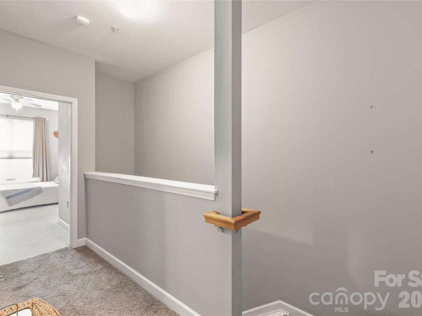 7111 Founders Club Court, Charlotte, NC 28269.  MLS# CAR4370503, YatesRealty ID 12118. Upstairs hall