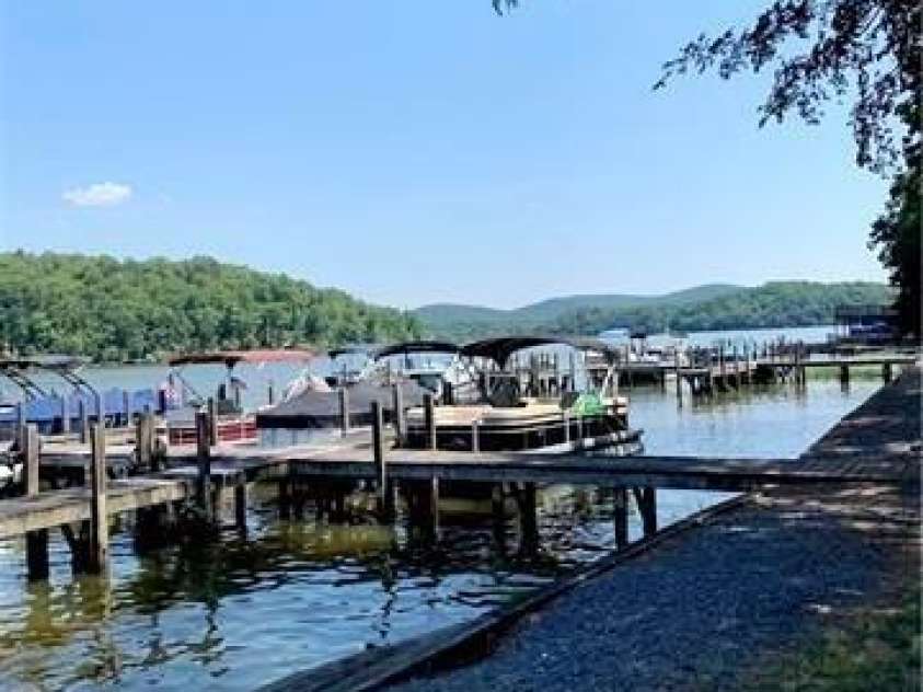 210 Carolina Drive, Troy, NC 27371.  MLS# CAR4245124, YatesRealty ID 12119. 