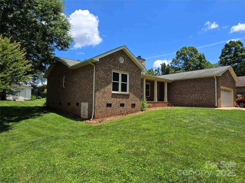 5238 Bethel Church Road, Hickory, NC 28602.  MLS# CAR4272218, YatesRealty ID 1212. 