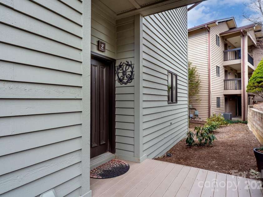 934 Chetola Drive, Blowing Rock, NC 28605.  MLS# CAR4247222, YatesRealty ID 12120. 
