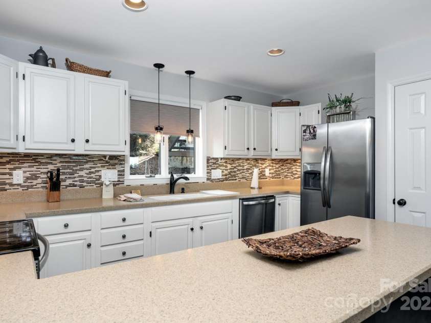 934 Chetola Drive, Blowing Rock, NC 28605.  MLS# CAR4247222, YatesRealty ID 12120. 
