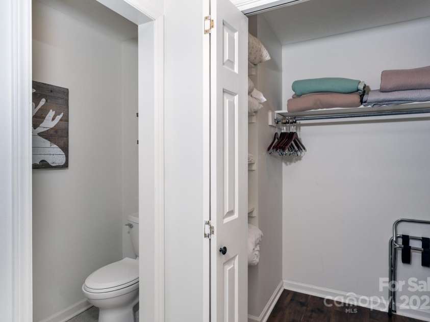 934 Chetola Drive, Blowing Rock, NC 28605.  MLS# CAR4247222, YatesRealty ID 12120. 