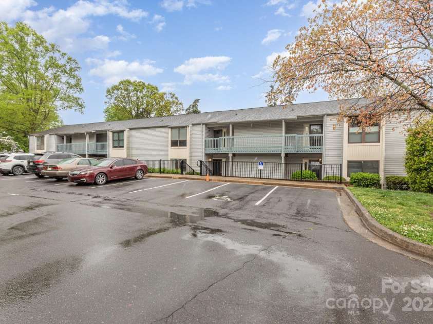 10967 Harrowfield Road, Charlotte, NC 28226.  MLS# CAR4245049, YatesRealty ID 12122. 