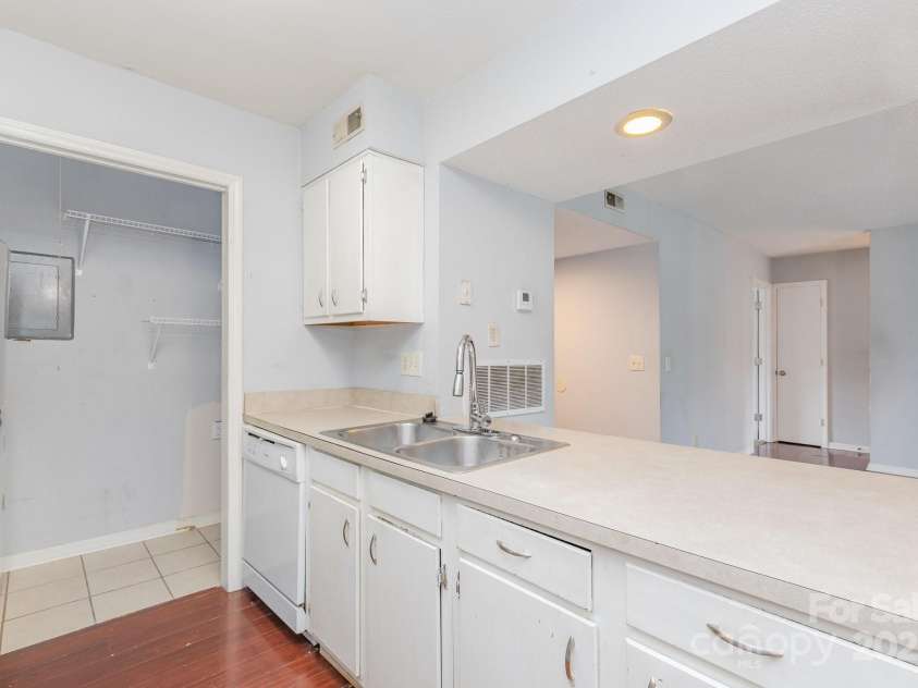 10967 Harrowfield Road, Charlotte, NC 28226.  MLS# CAR4245049, YatesRealty ID 12122. 