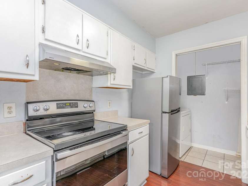 10967 Harrowfield Road, Charlotte, NC 28226.  MLS# CAR4245049, YatesRealty ID 12122. 