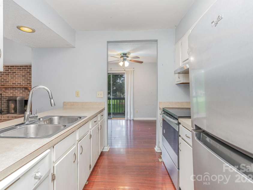 10967 Harrowfield Road, Charlotte, NC 28226.  MLS# CAR4245049, YatesRealty ID 12122. 