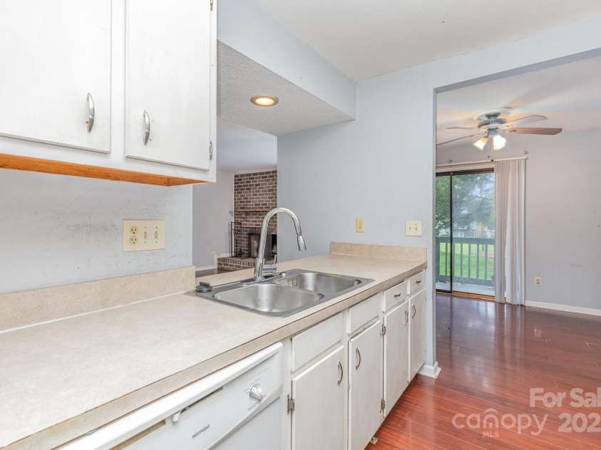 10967 Harrowfield Road, Charlotte, NC 28226.  MLS# CAR4245049, YatesRealty ID 12122. 