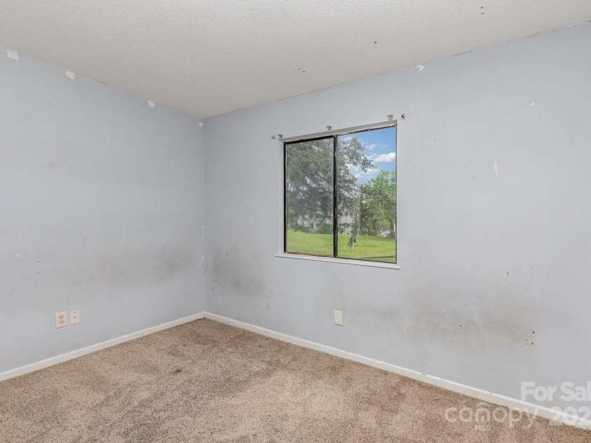 10967 Harrowfield Road, Charlotte, NC 28226.  MLS# CAR4245049, YatesRealty ID 12122. 