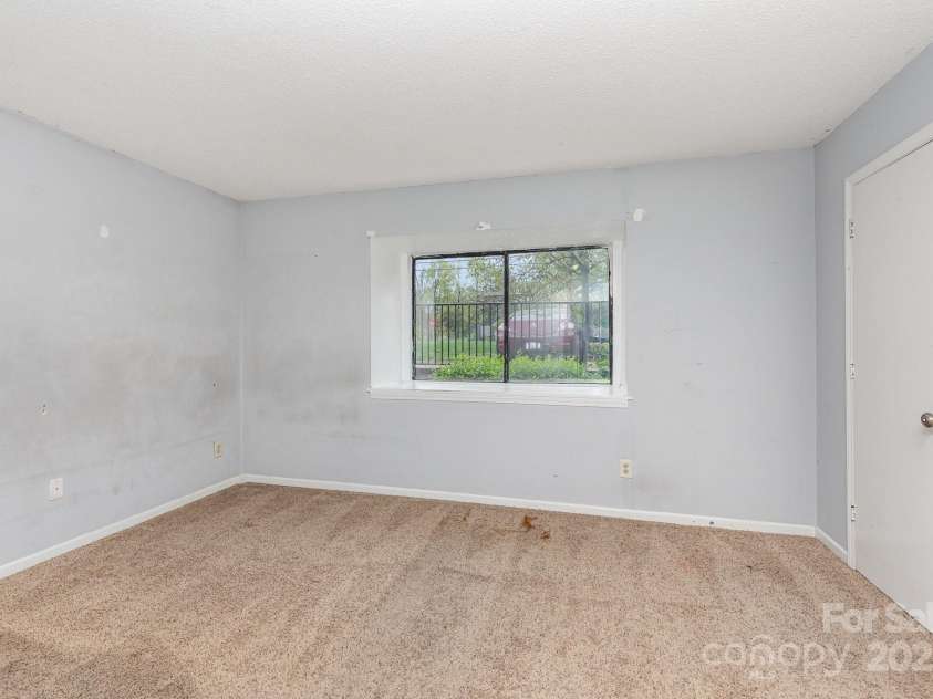 10967 Harrowfield Road, Charlotte, NC 28226.  MLS# CAR4245049, YatesRealty ID 12122. 