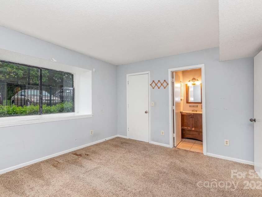 10967 Harrowfield Road, Charlotte, NC 28226.  MLS# CAR4245049, YatesRealty ID 12122. 