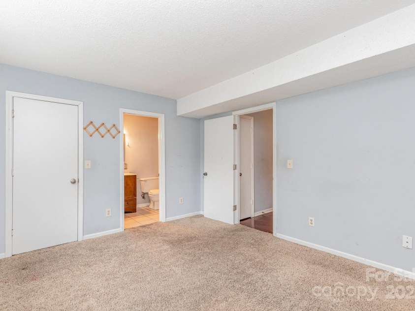 10967 Harrowfield Road, Charlotte, NC 28226.  MLS# CAR4245049, YatesRealty ID 12122. 