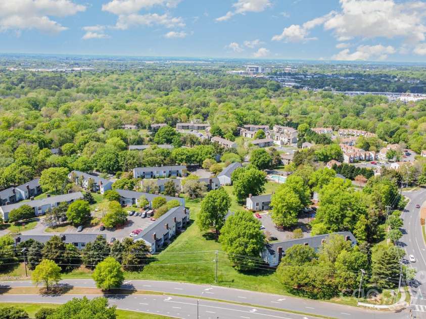 10967 Harrowfield Road, Charlotte, NC 28226.  MLS# CAR4245049, YatesRealty ID 12122. 