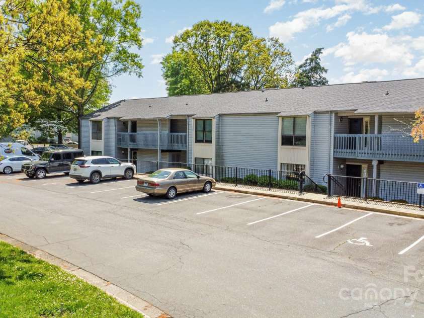 10967 Harrowfield Road, Charlotte, NC 28226.  MLS# CAR4245049, YatesRealty ID 12122. 