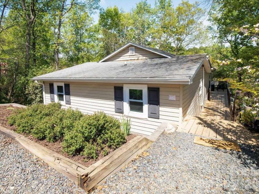 257 Rolling View Drive, New London, NC 28127.  MLS# CAR4370595, YatesRealty ID 12122. 