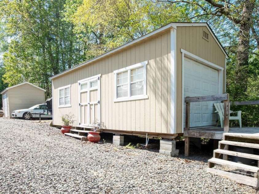 257 Rolling View Drive, New London, NC 28127.  MLS# CAR4370595, YatesRealty ID 12122. 