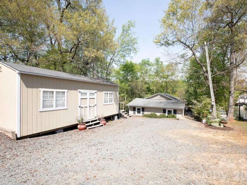257 Rolling View Drive, New London, NC 28127.  MLS# CAR4370595, YatesRealty ID 12122. 