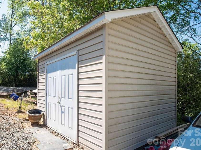 257 Rolling View Drive, New London, NC 28127.  MLS# CAR4370595, YatesRealty ID 12122. 