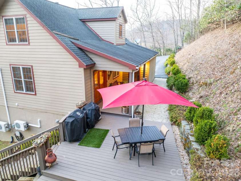 126 Moore Mountain Road, Vilas, NC 28692.  MLS# CAR4370545, YatesRealty ID 12123. 