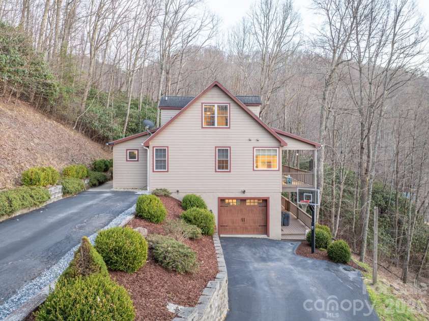 126 Moore Mountain Road, Vilas, NC 28692.  MLS# CAR4370545, YatesRealty ID 12123. 