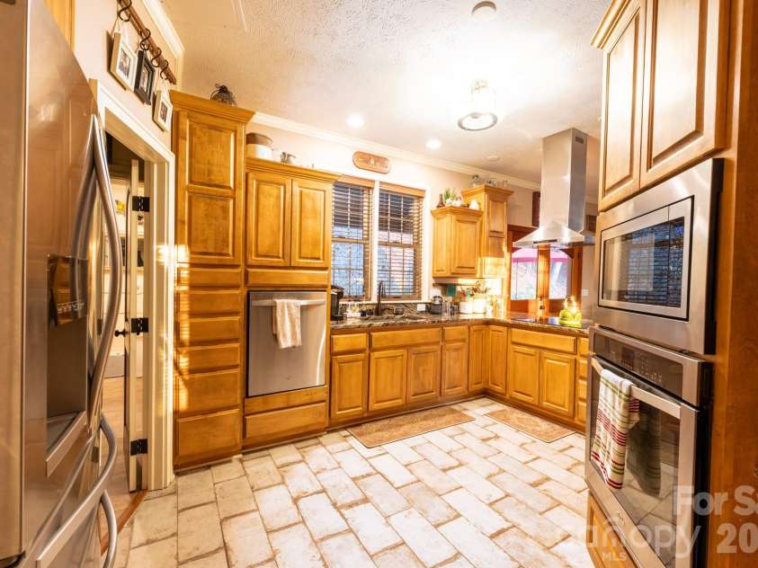 126 Moore Mountain Road, Vilas, NC 28692.  MLS# CAR4370545, YatesRealty ID 12123. 