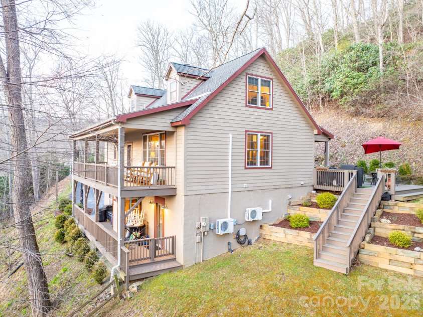 126 Moore Mountain Road, Vilas, NC 28692.  MLS# CAR4370545, YatesRealty ID 12123. 
