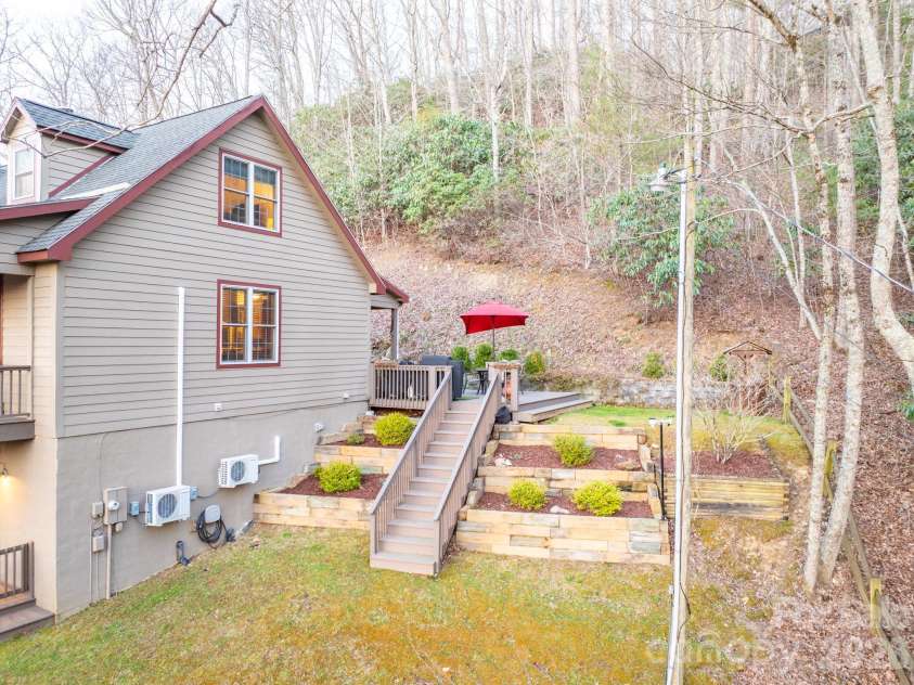 126 Moore Mountain Road, Vilas, NC 28692.  MLS# CAR4370545, YatesRealty ID 12123. 