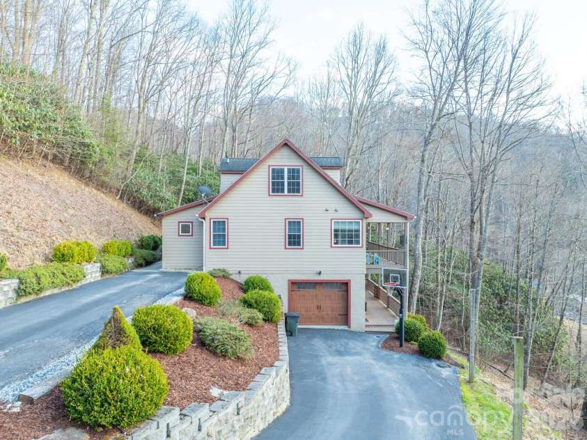 126 Moore Mountain Road, Vilas, NC 28692.  MLS# CAR4370545, YatesRealty ID 12123. 
