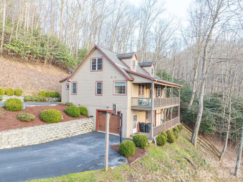 126 Moore Mountain Road, Vilas, NC 28692.  MLS# CAR4370545, YatesRealty ID 12123. 