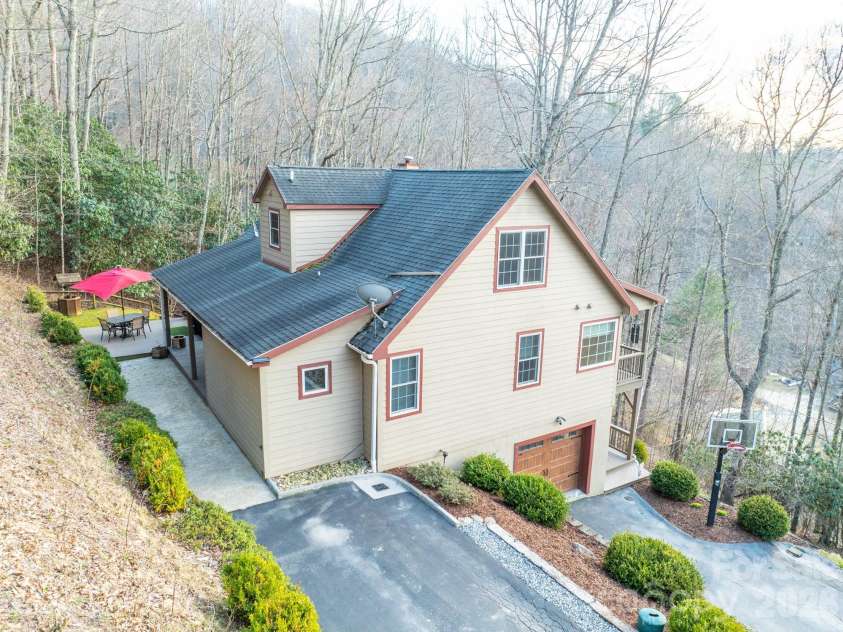 126 Moore Mountain Road, Vilas, NC 28692.  MLS# CAR4370545, YatesRealty ID 12123. 