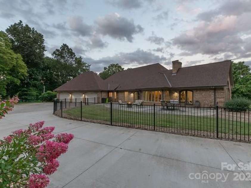 260 Burkhart Road, Lexington, NC 27292.  MLS# CAR4244681, YatesRealty ID 12124. 