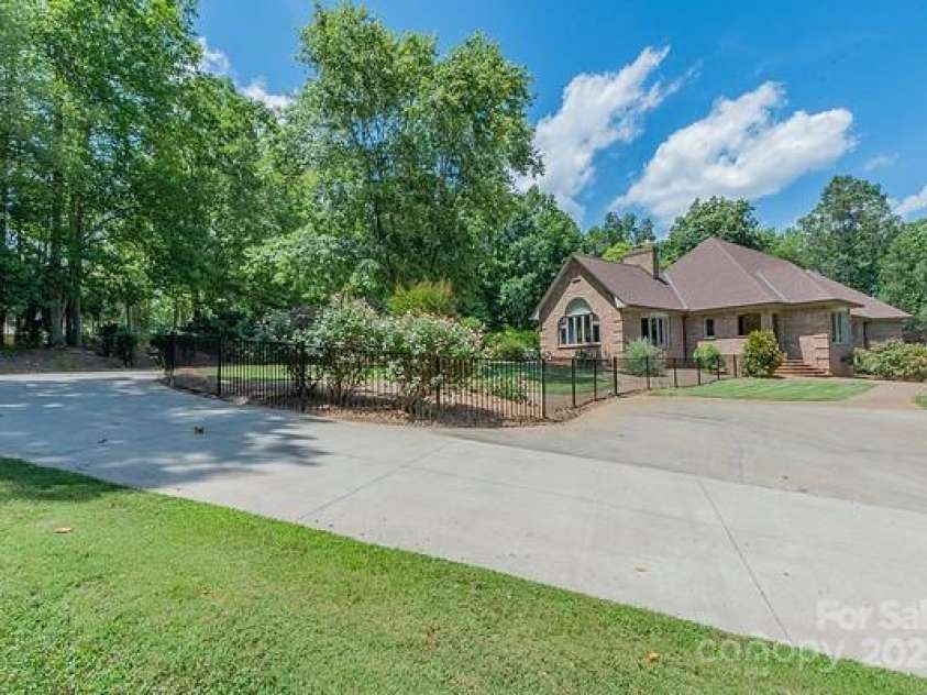 260 Burkhart Road, Lexington, NC 27292.  MLS# CAR4244681, YatesRealty ID 12124. 