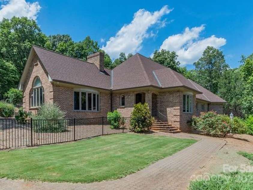 260 Burkhart Road, Lexington, NC 27292.  MLS# CAR4244681, YatesRealty ID 12124. 