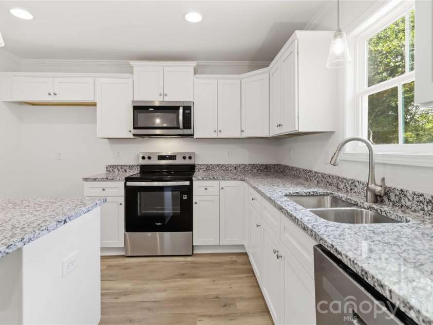 605 Ashford Road, Chester, SC 29706.  MLS# CAR4370665, YatesRealty ID 12126. 