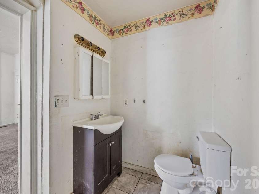 808 Main Street, Salisbury, NC 28144.  MLS# CAR4370640, YatesRealty ID 12127. 